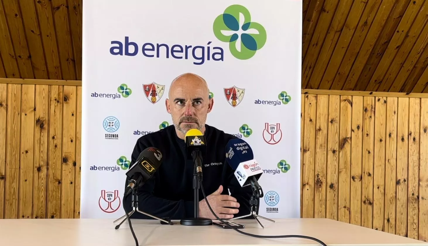 Dani Martínez, entrenador de la UD Barbastro. Foto: Adri Mora
