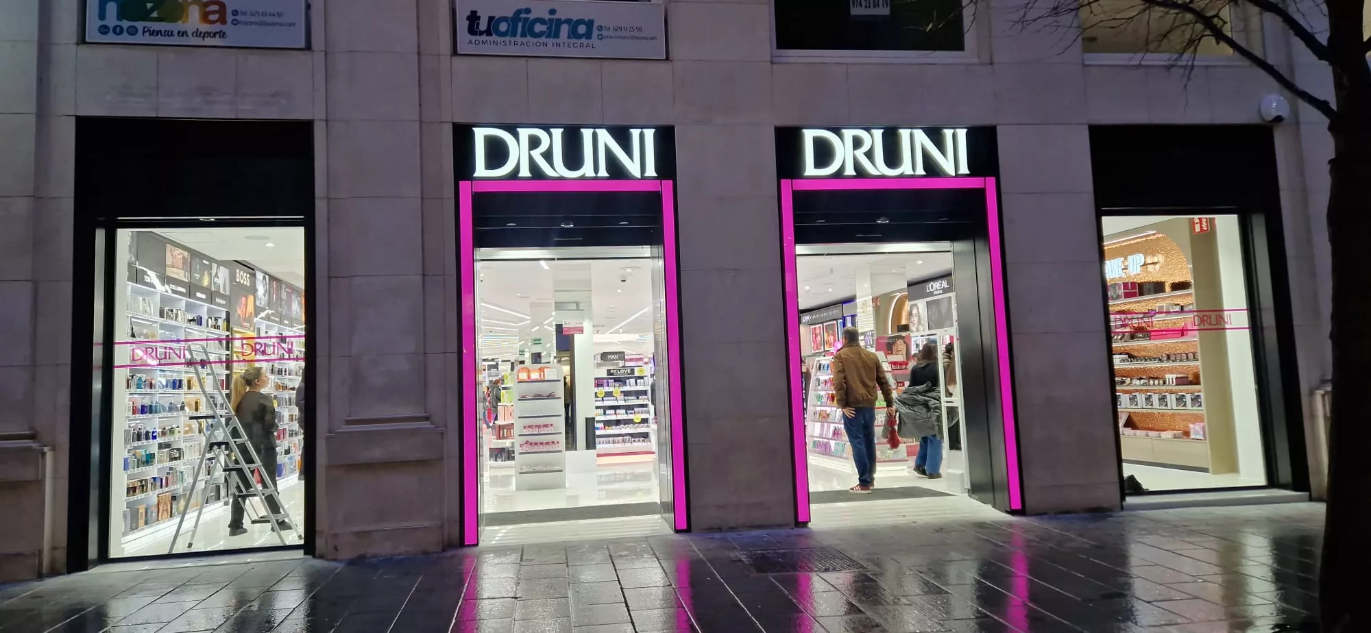 Los objetos de las perfumerías son muy codiciados por los cacos en Navidad. Foto Myriam Martínez