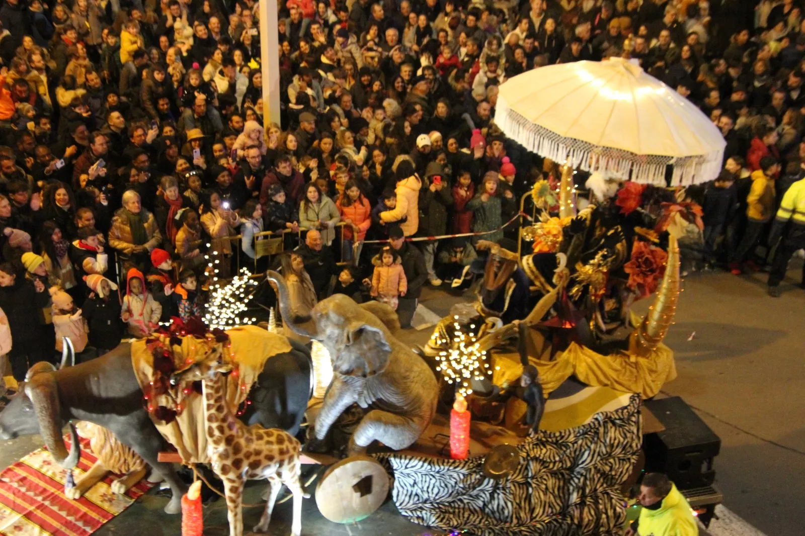 Cabalgata de Reyes Magos de Huesca. Foto Carlos Neofato