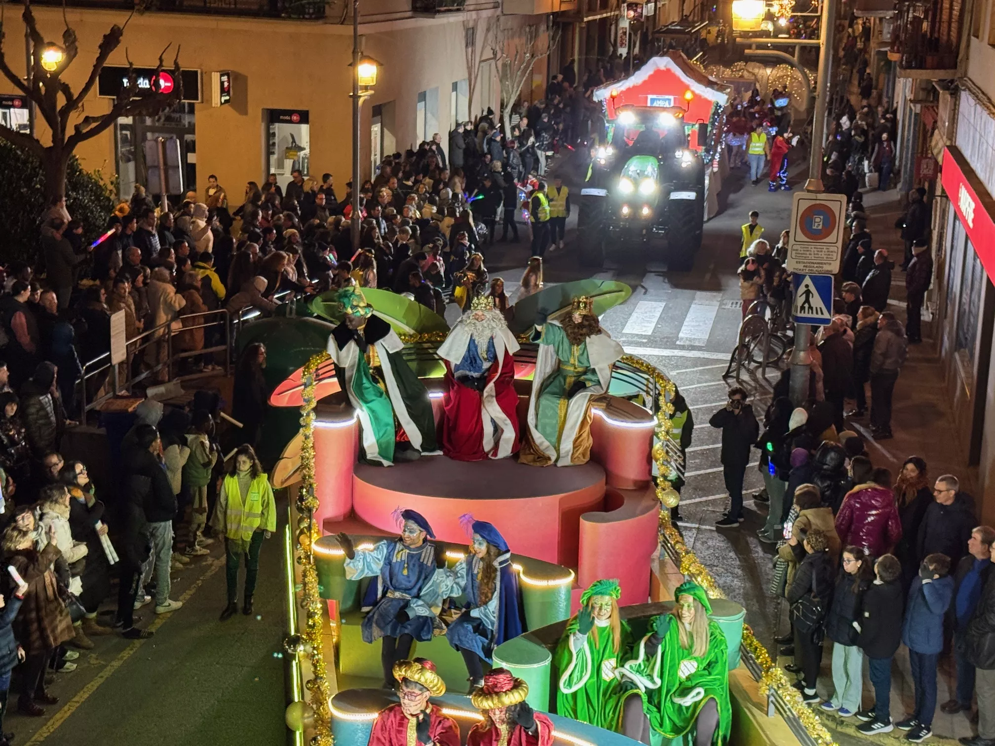 Espectacular cabalgata de Reyes en Binéfar. Foto Ayuntamiento de Binéfar