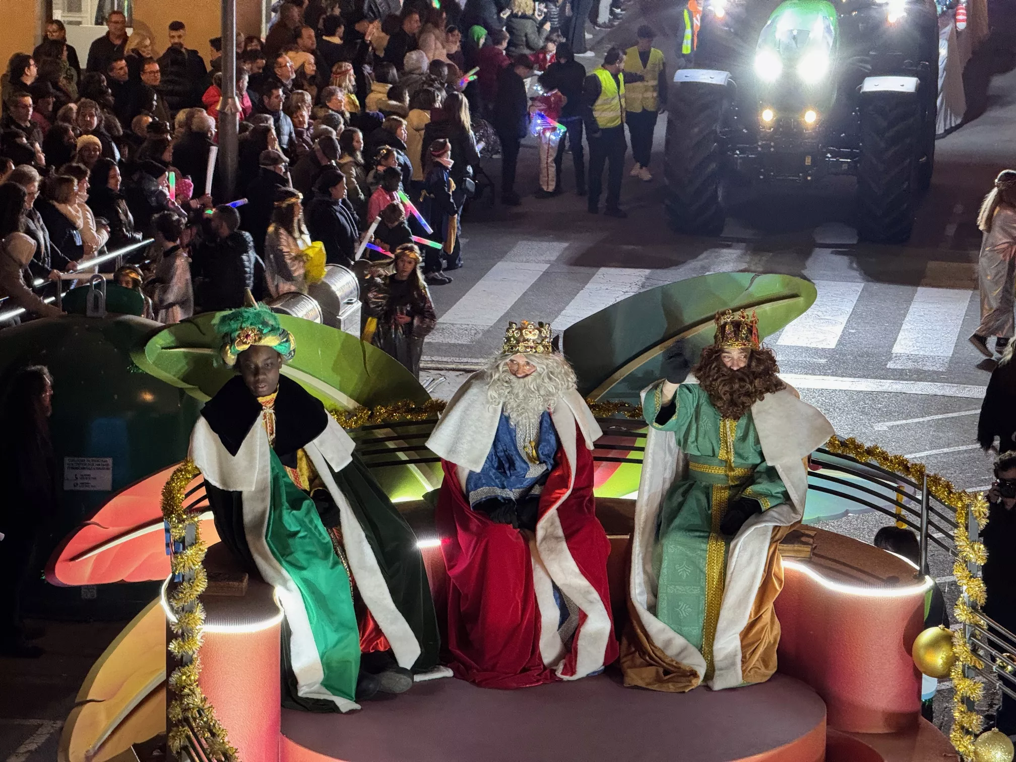 Espectacular cabalgata de Reyes en Binéfar. Foto Ayuntamiento de Binéfar