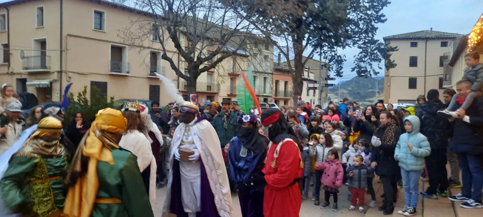 Cabalgata de Reyes de Ayerbe 2025.