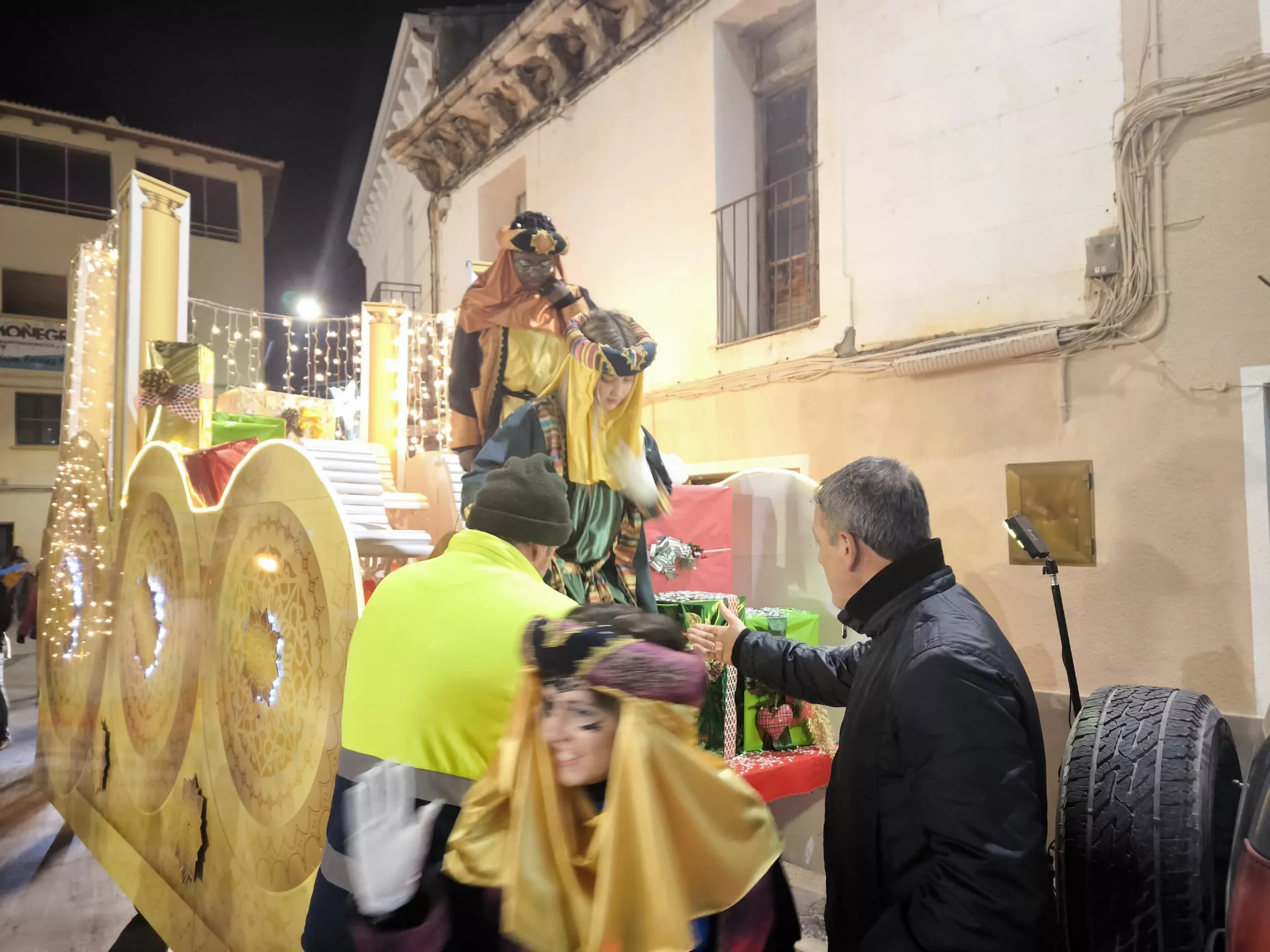  Cabalgata de Reyes Magos en Sariñena. Foto Nati Ballarín