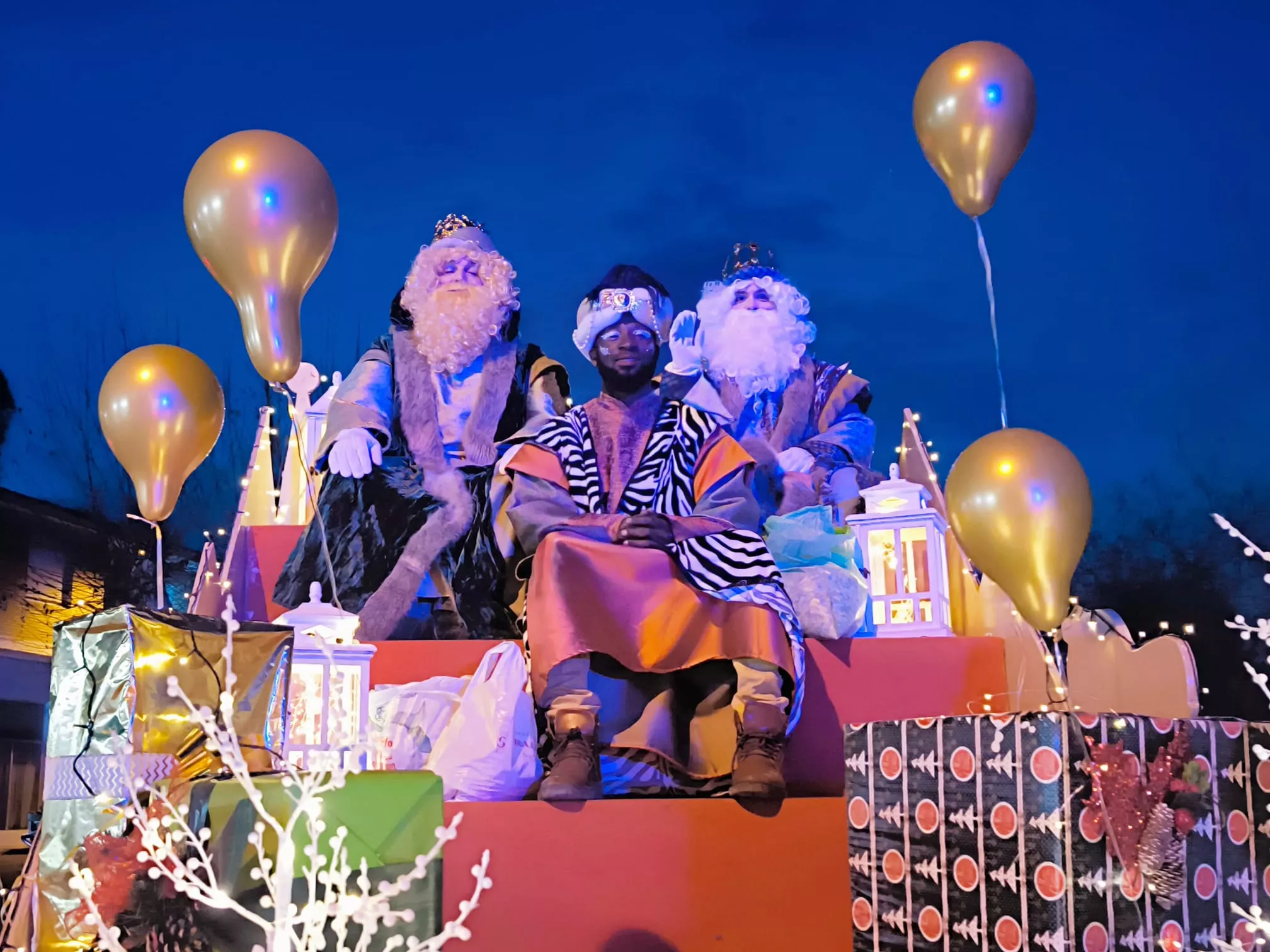  Cabalgata de Reyes Magos en Sariñena. Foto Nati Ballarín