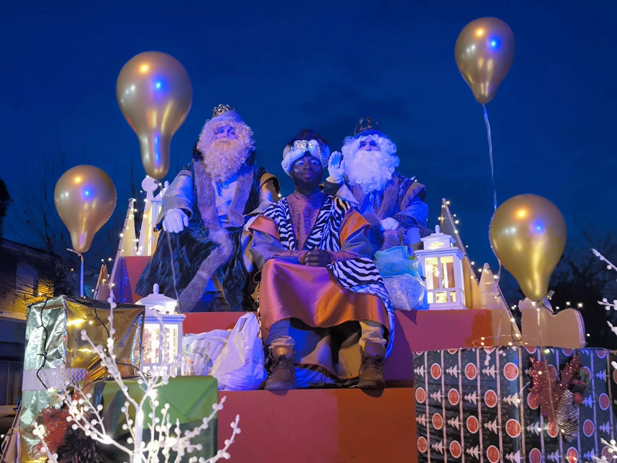  Cabalgata de Reyes Magos en Sariñena. Foto Nati Ballarín