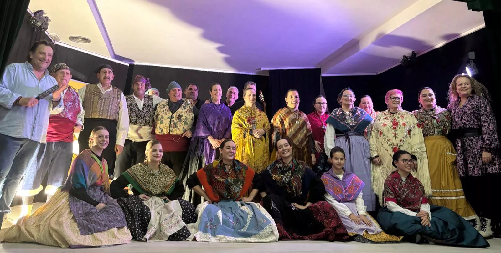 Toño Julve y Susana Raya ponen en el Hogar Saturnino López Novoa el broche a unas Navidades llenas de música y alegría Toño Julve y Susana Raya ponen en el Hogar Saturnino López Novoa el broche a unas Navidades llenas de música y alegría