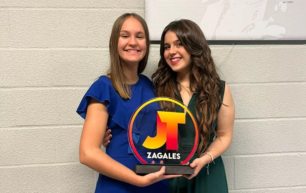 Laura Clavería, a la izquierda y con Sara Serena, lanzará el codetazo.