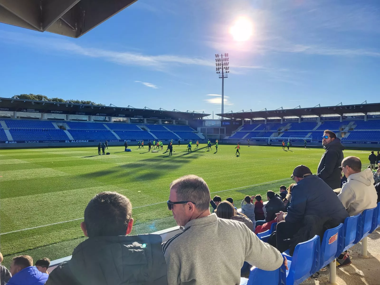 Imágenes del entrenamiento de la SD Huesca a puerta abierta. Foto: Adri Mora
