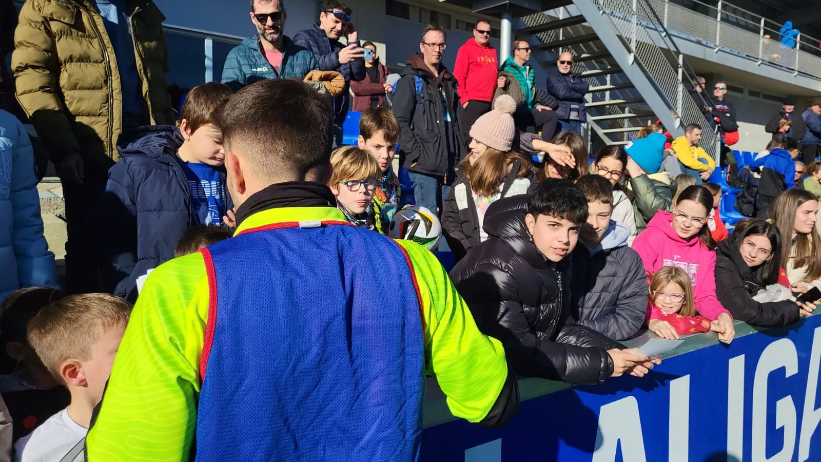 Imágenes del entrenamiento de la SD Huesca a puerta abierta. Foto: Adri Mora
