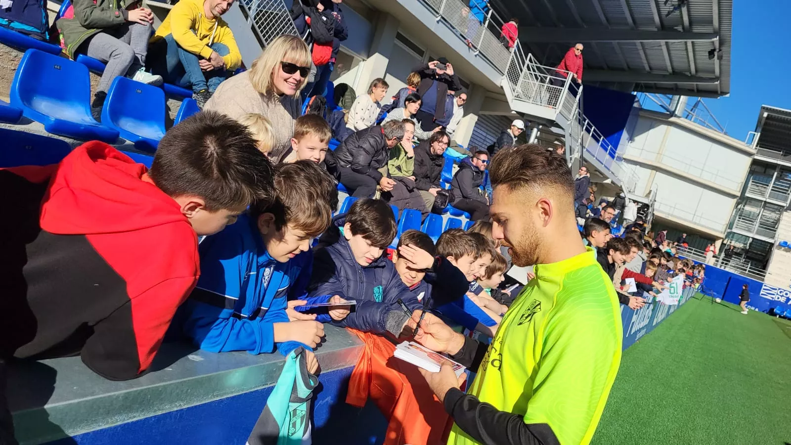 Imágenes del entrenamiento de la SD Huesca a puerta abierta. Foto: Adri Mora