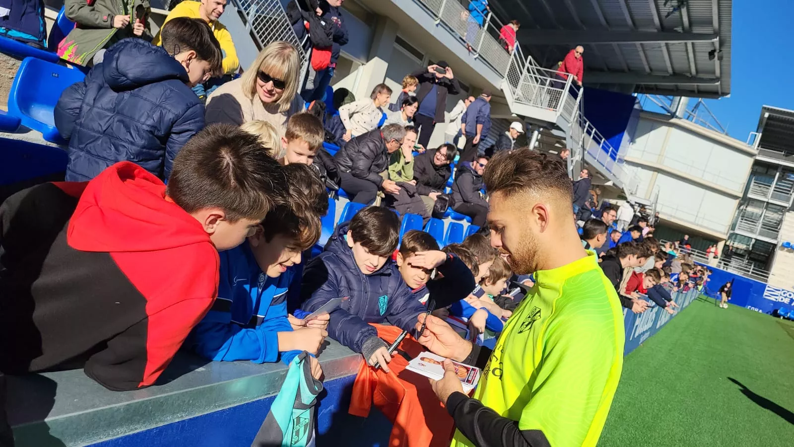 Imágenes del entrenamiento de la SD Huesca a puerta abierta. Foto: Adri Mora