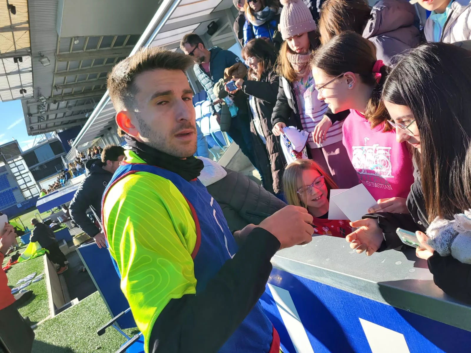 Imágenes del entrenamiento de la SD Huesca a puerta abierta. Foto: Adri Mora