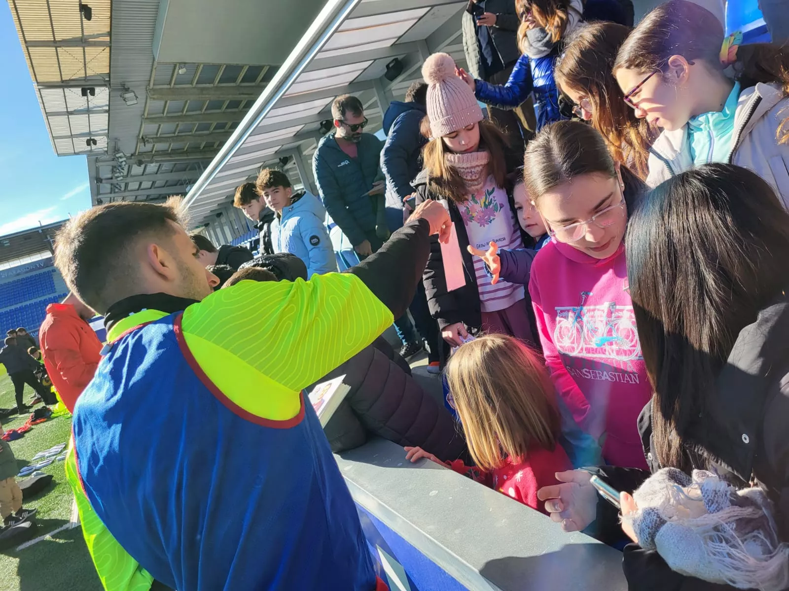Imágenes del entrenamiento de la SD Huesca a puerta abierta. Foto: Adri Mora