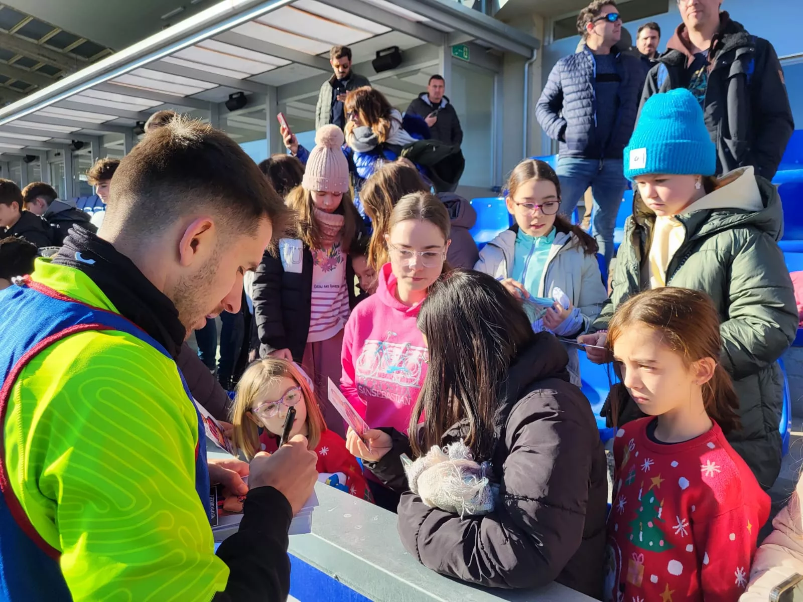 Imágenes del entrenamiento de la SD Huesca a puerta abierta. Foto: Adri Mora