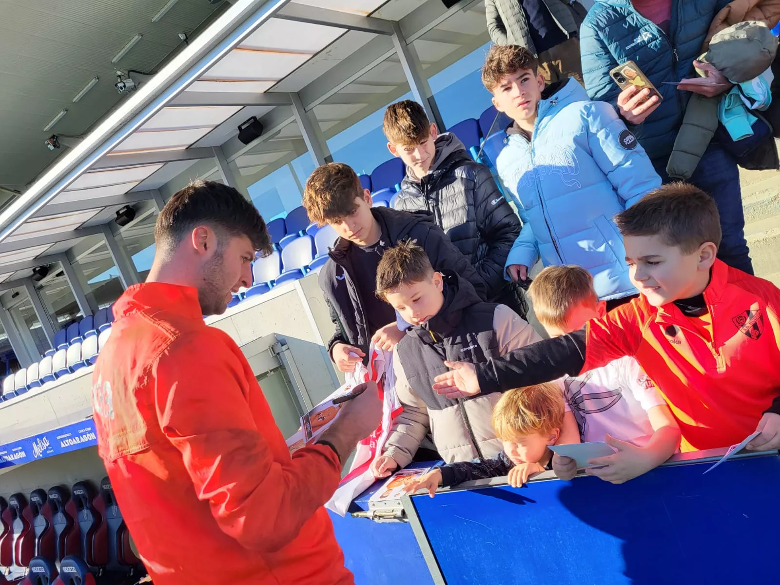 Imágenes del entrenamiento de la SD Huesca a puerta abierta. Foto: Adri Mora