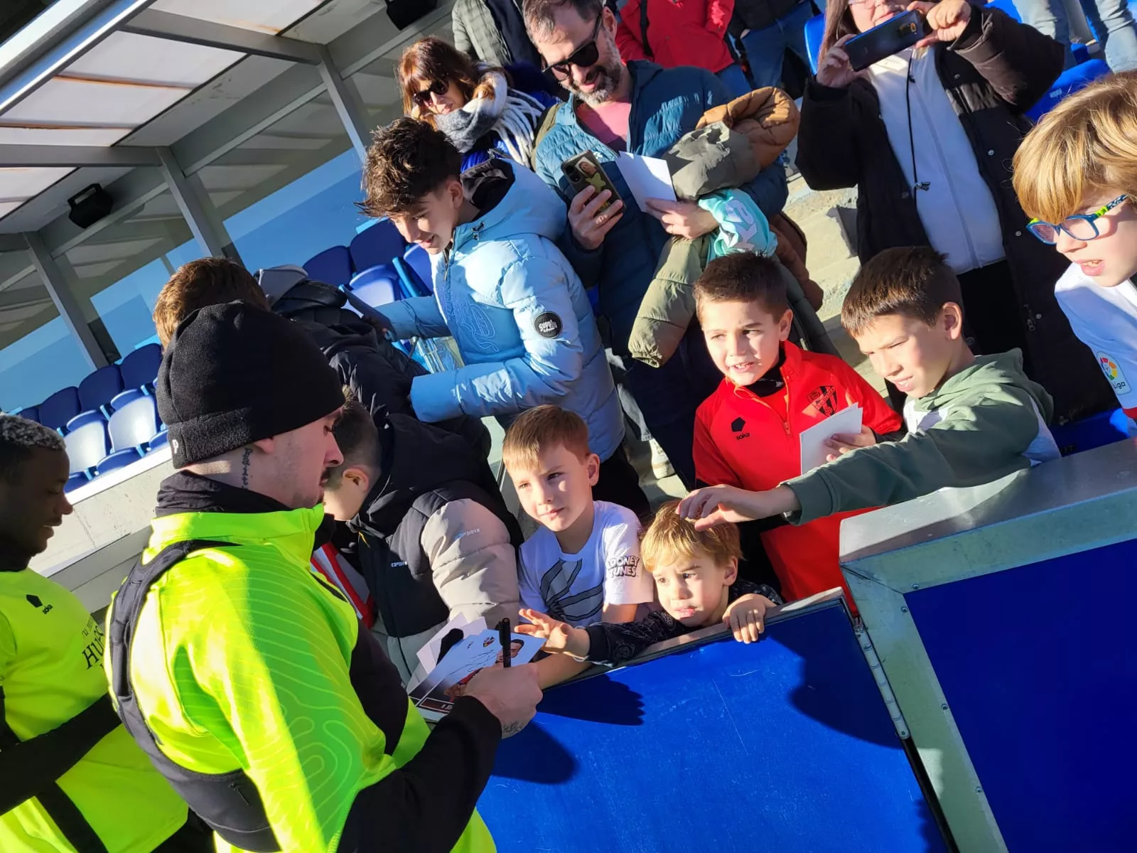 Imágenes del entrenamiento de la SD Huesca a puerta abierta. Foto: Adri Mora