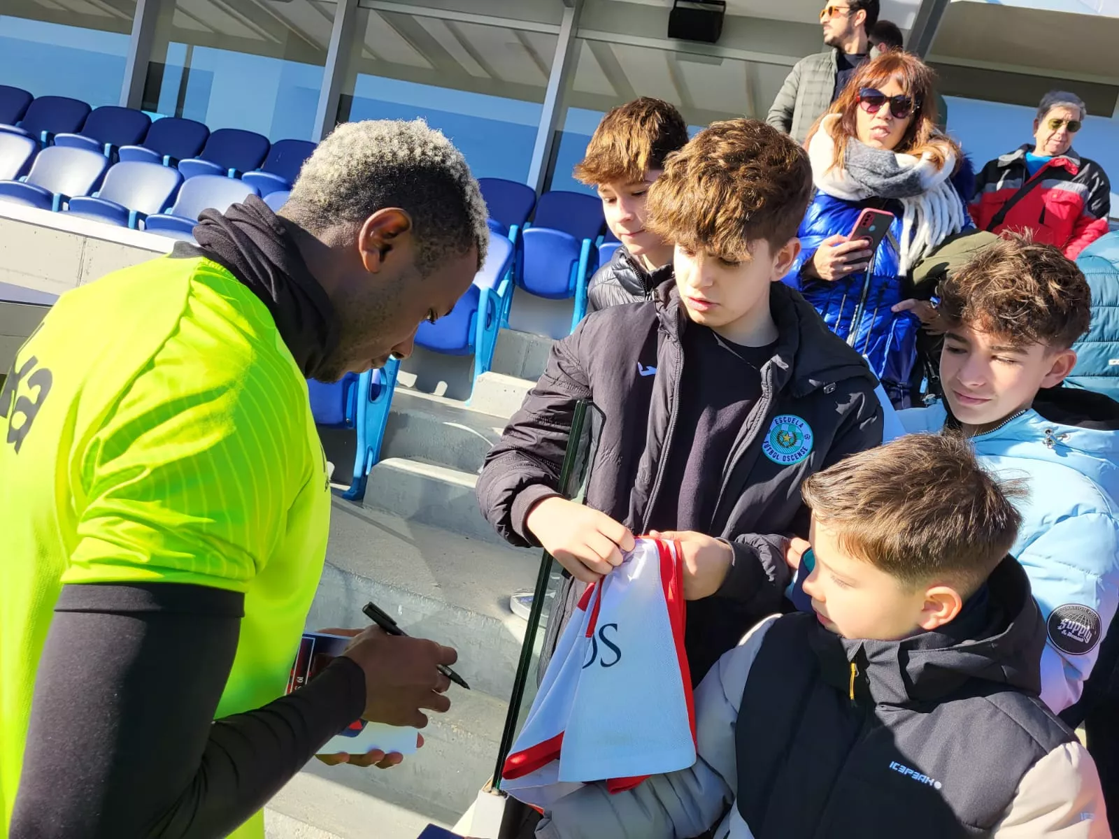 Imágenes del entrenamiento de la SD Huesca a puerta abierta. Foto: Adri Mora