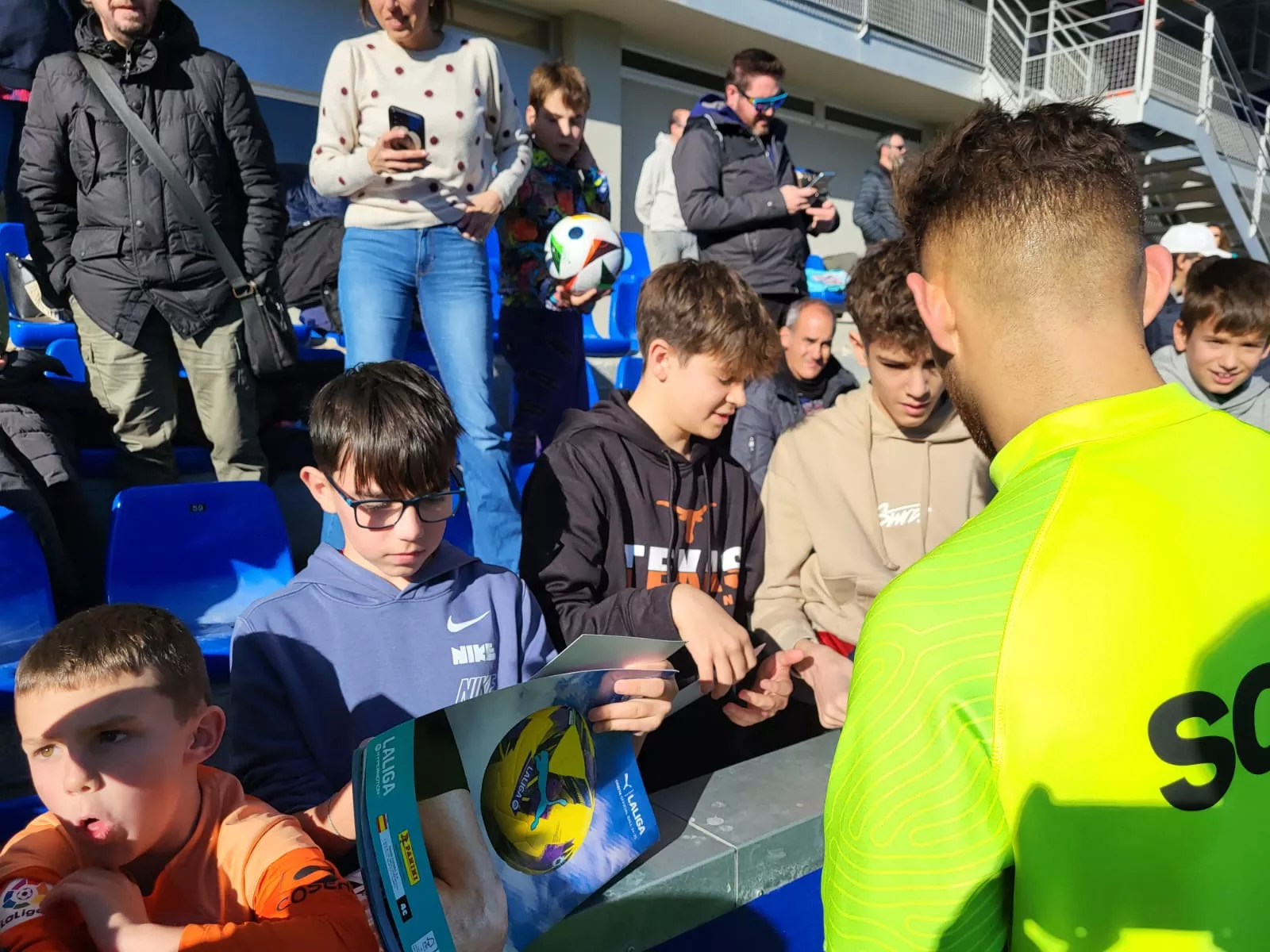 Imágenes del entrenamiento de la SD Huesca a puerta abierta. Foto: Adri Mora
