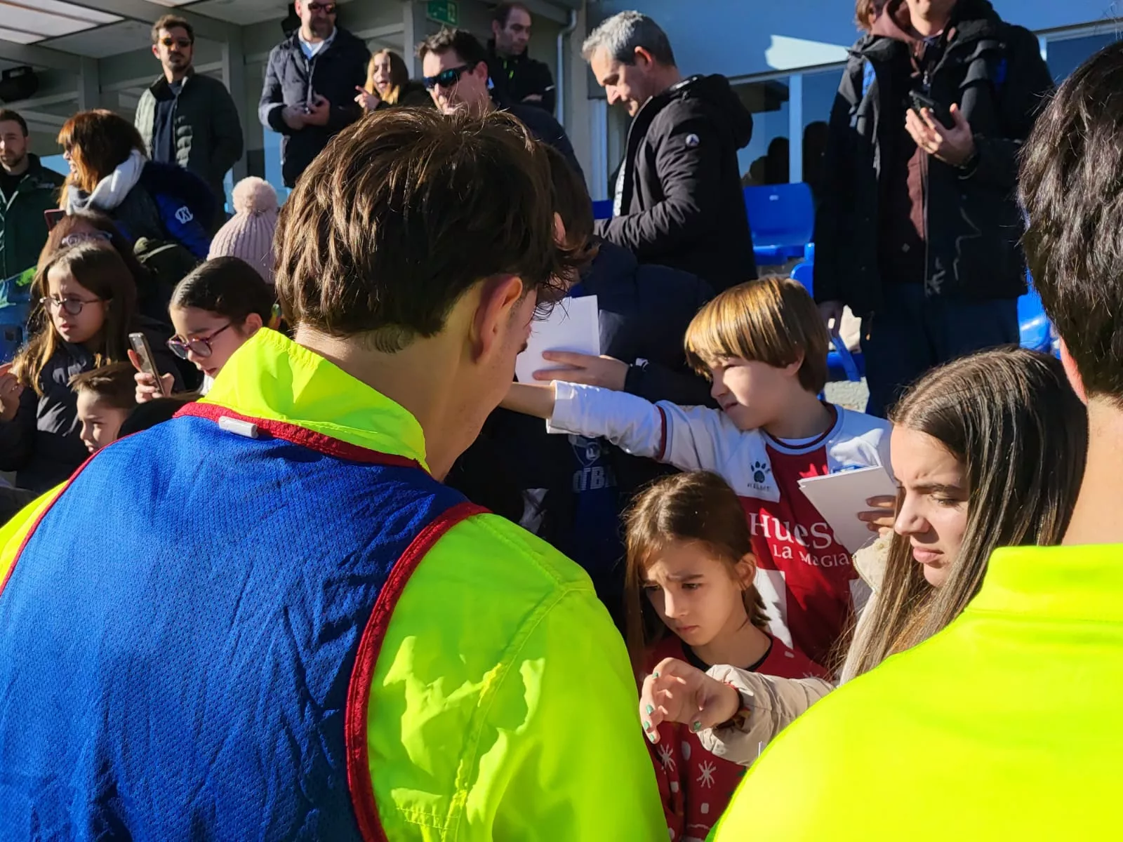 Imágenes del entrenamiento de la SD Huesca a puerta abierta. Foto: Adri Mora