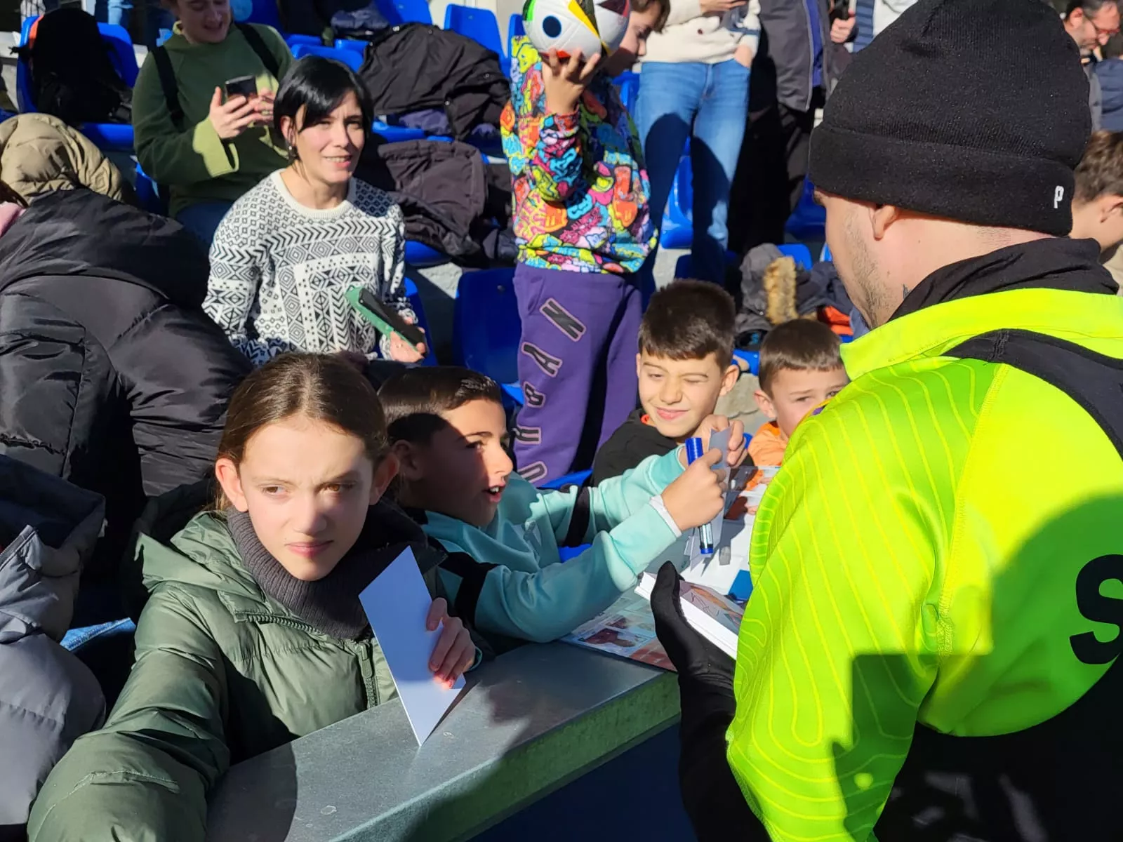 Imágenes del entrenamiento de la SD Huesca a puerta abierta. Foto: Adri Mora