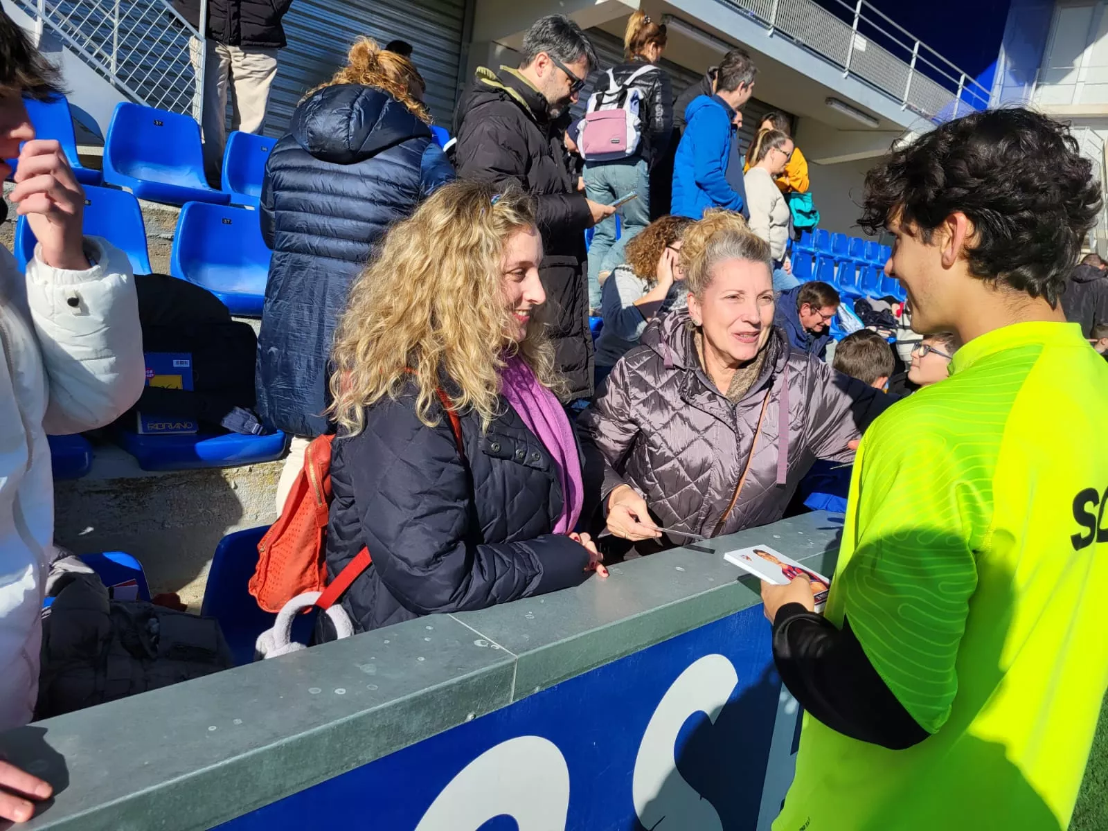 Imágenes del entrenamiento de la SD Huesca a puerta abierta. Foto: Adri Mora