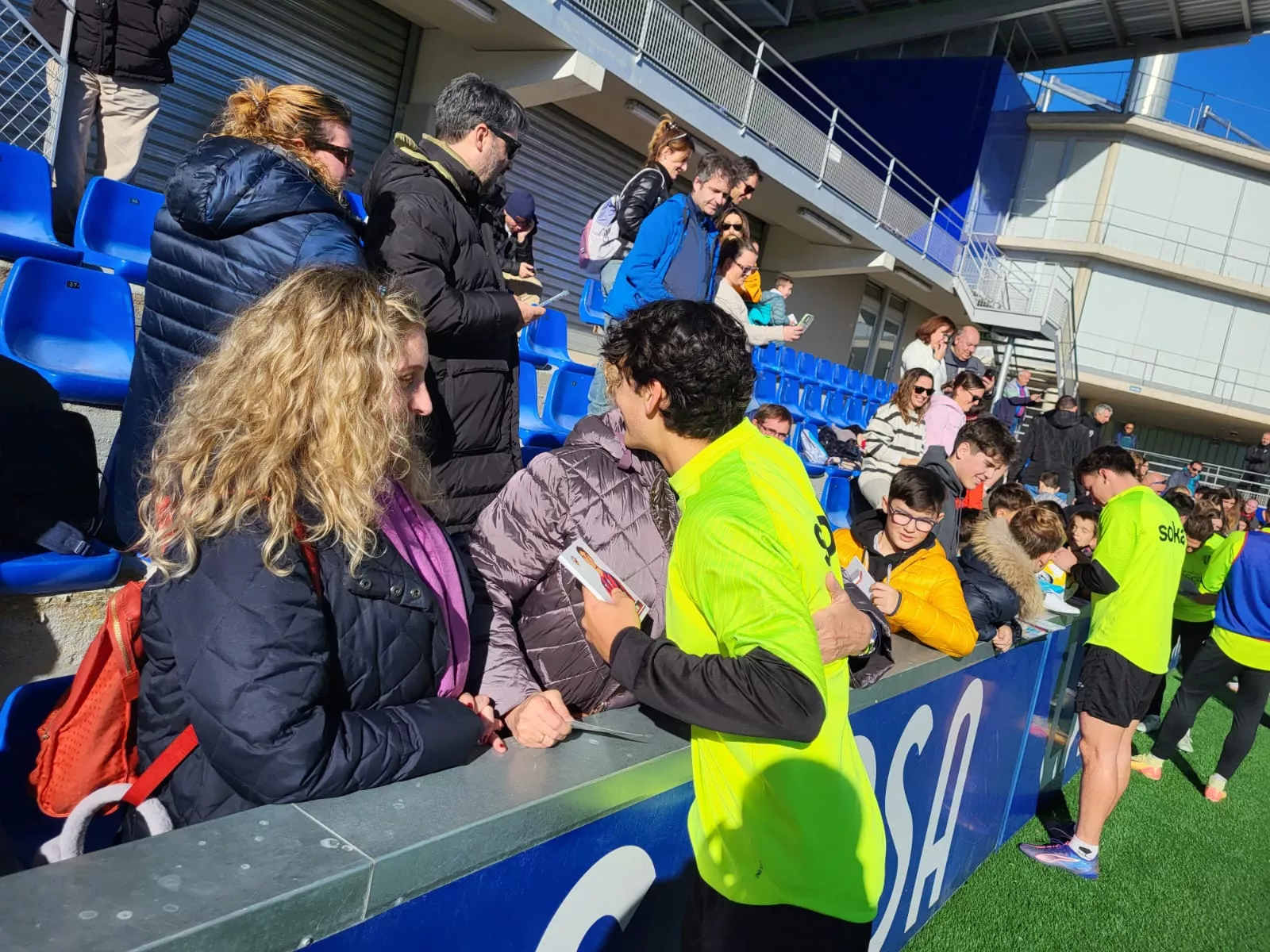 Imágenes del entrenamiento de la SD Huesca a puerta abierta. Foto: Adri Mora