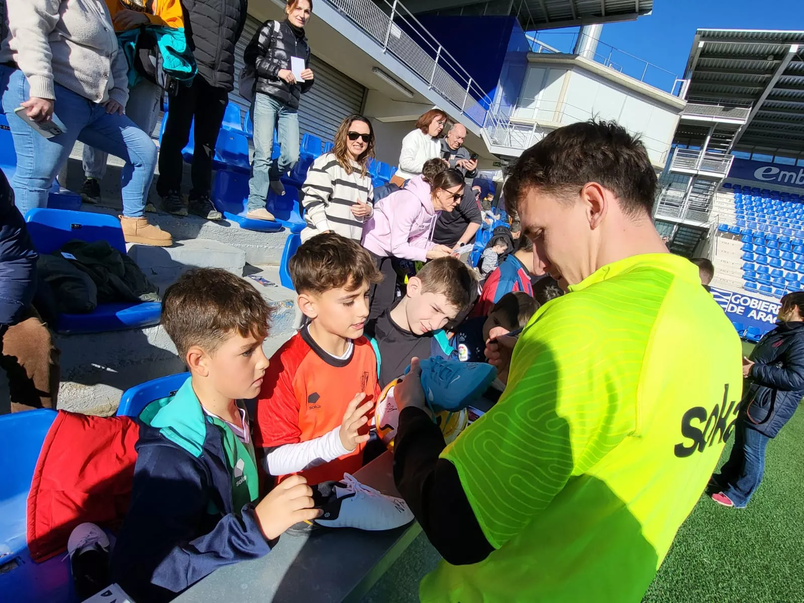 Imágenes del entrenamiento de la SD Huesca a puerta abierta. Foto: Adri Mora