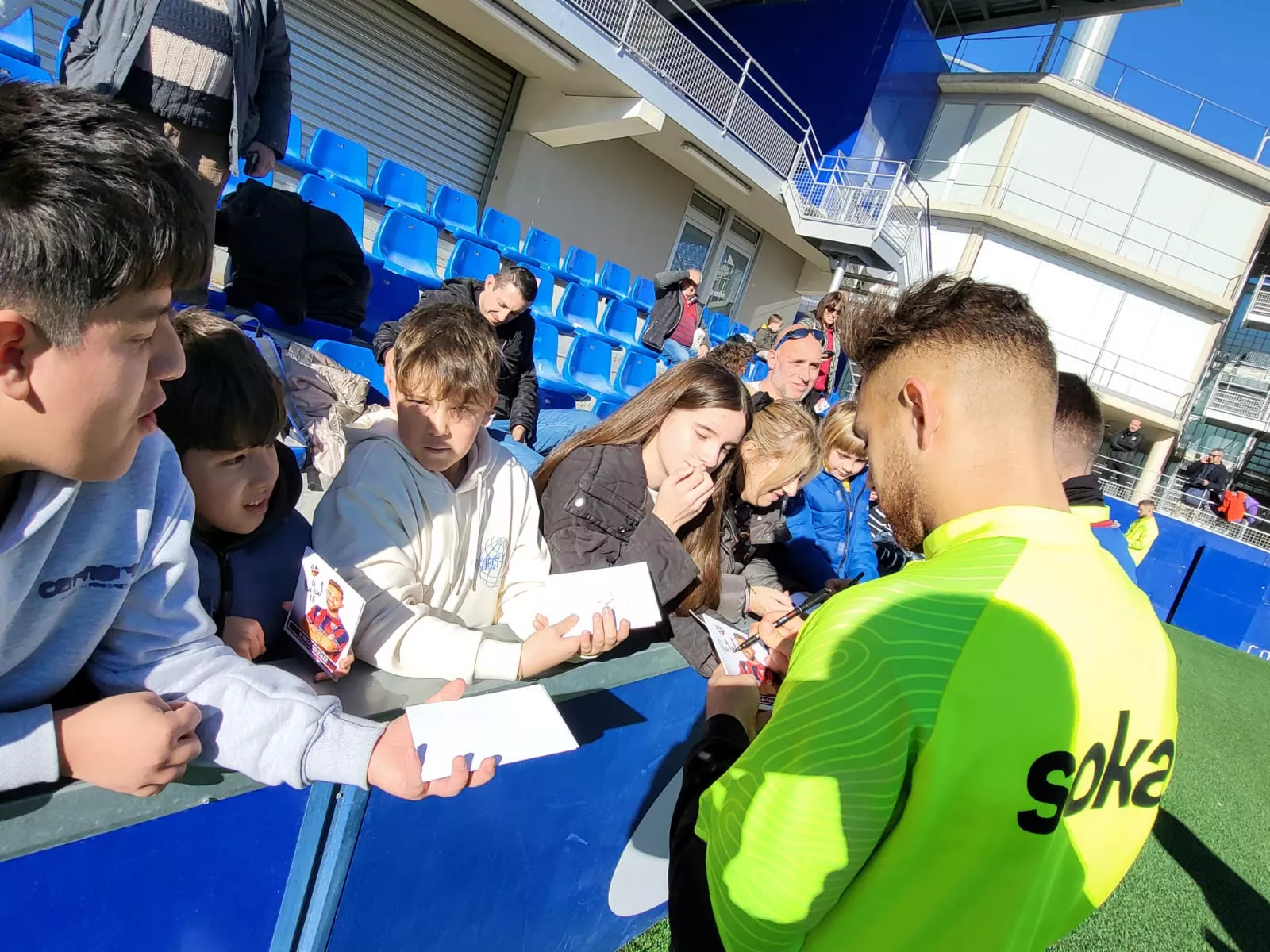 Imágenes del entrenamiento de la SD Huesca a puerta abierta. Foto: Adri Mora