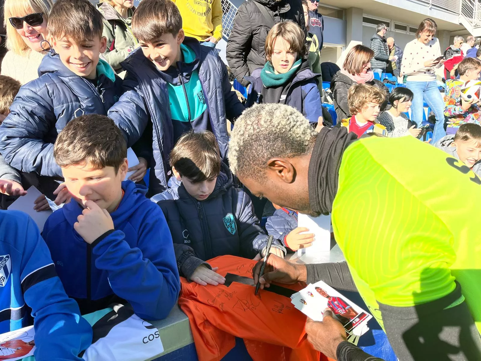 Imágenes del entrenamiento de la SD Huesca a puerta abierta. Foto: Adri Mora