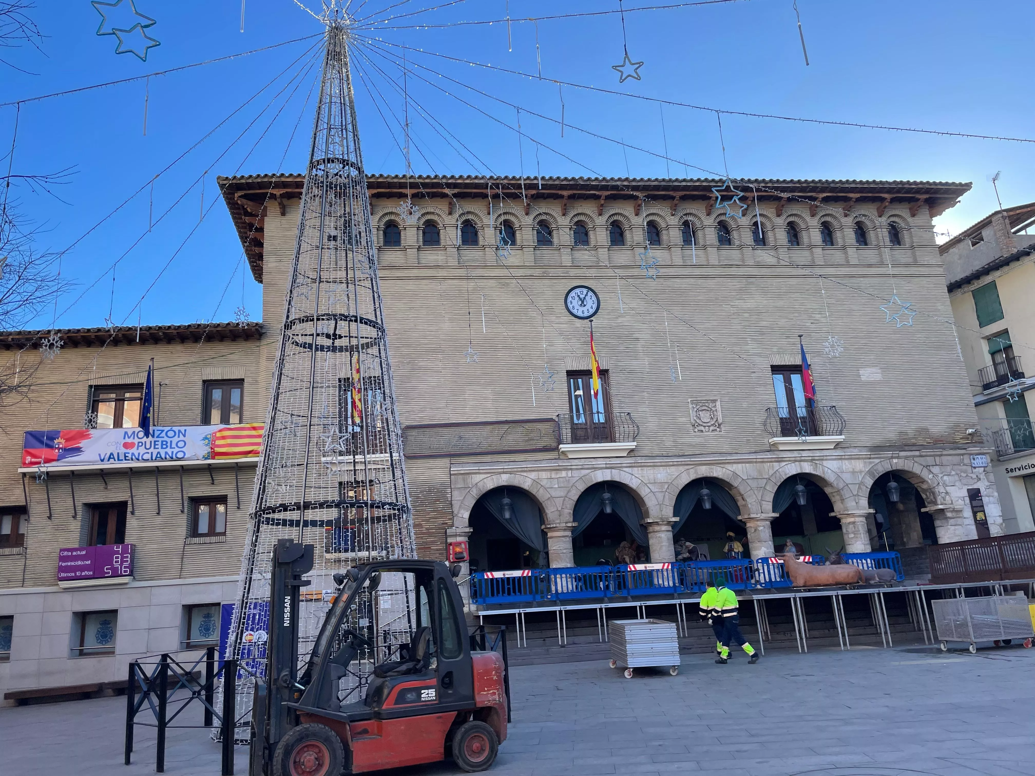 Monzón se despide de una campaña navideña que dejado más turismo y más actividad comercial. Monzón se despide de una campaña navideña que dejado más turismo y más actividad comercial.