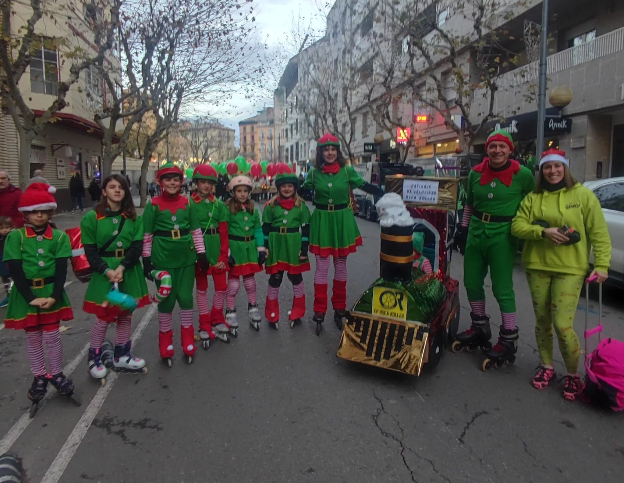 Cabalgata de Reyes Magos de Huesca. Club de patinaje de velocidad OscaRoller