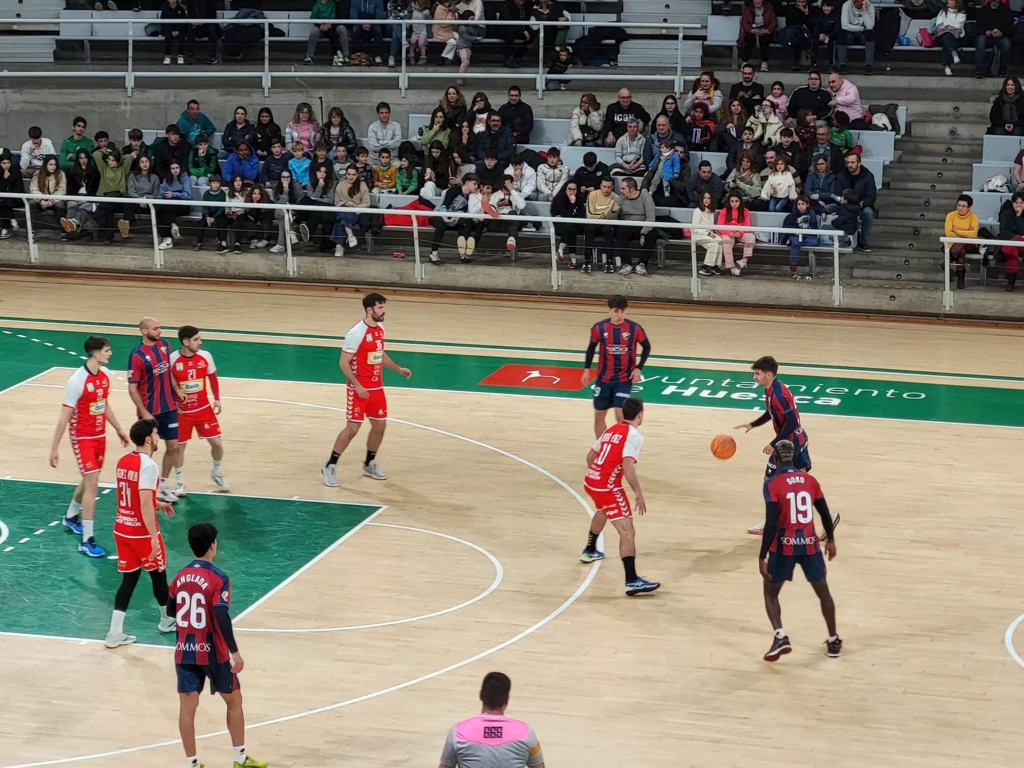 Imágenes de la jornada "Jugando Contra el Cáncer" de Huesca. Foto: Adri Mora