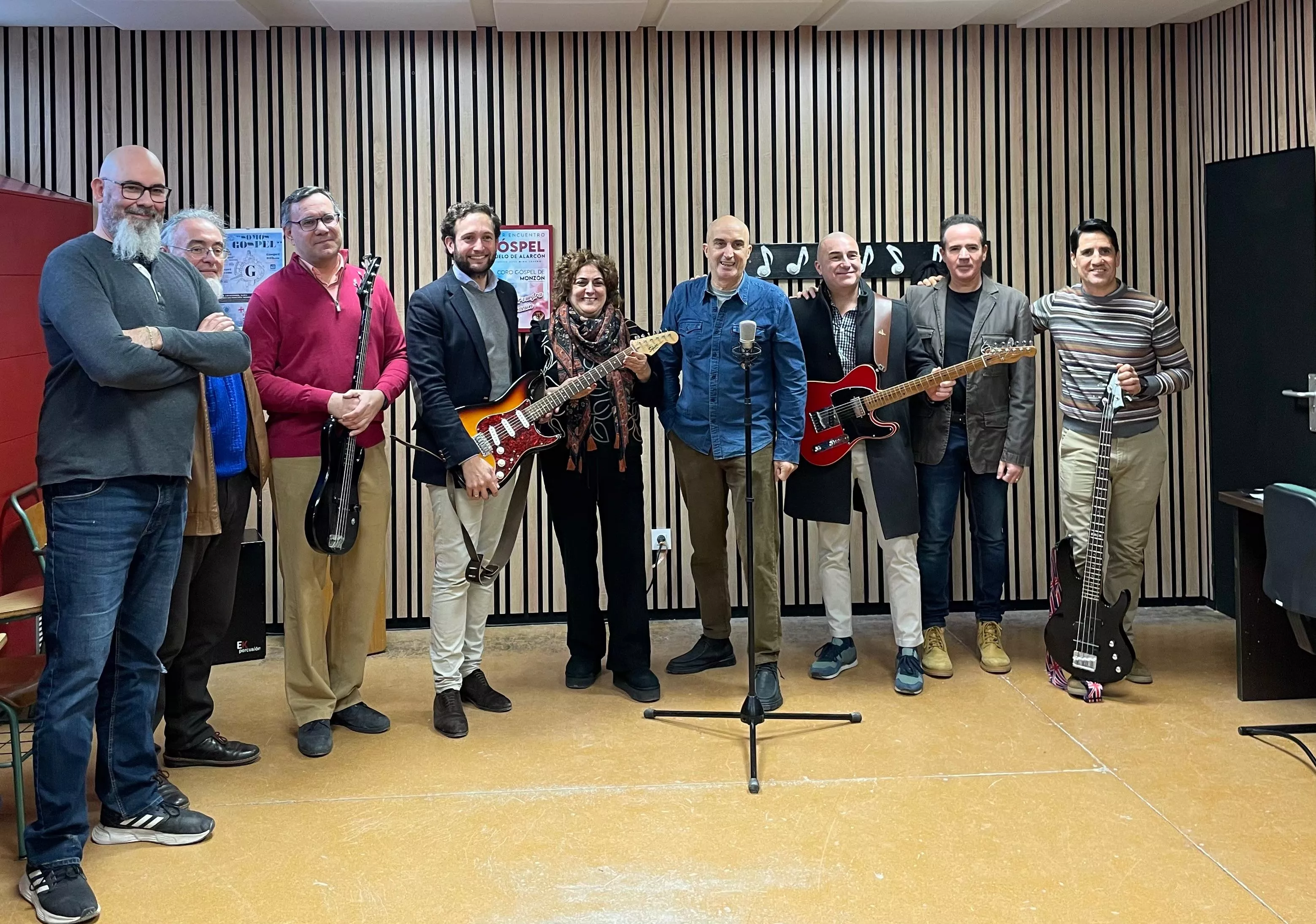 El alcalde de Monzón y varios concejales han visitado las nuevas instalaciones de la escuela en el Espacio Joven.