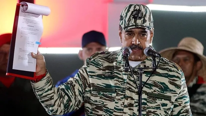 Nicolás Maduro vestido de militar Nicolás Maduro vestido de militar