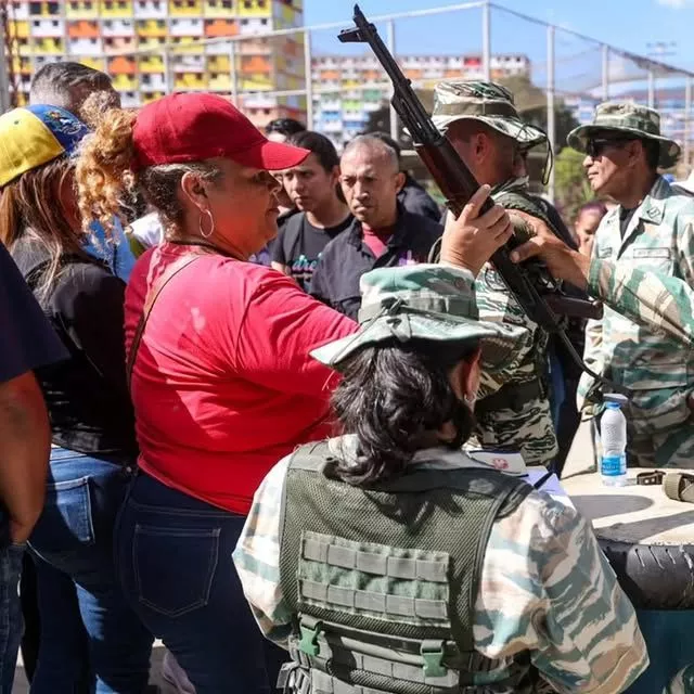 El ambiente en Venezuela alcanza niveles prebélicos. Los venezolanos en Huesca se manifiestan esta tarde