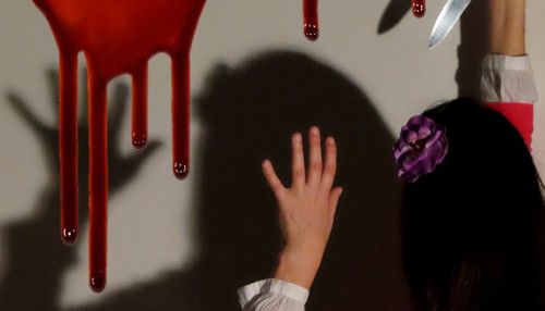 Génesis Teatro representa esta tarde la obra 'Invisibles'.