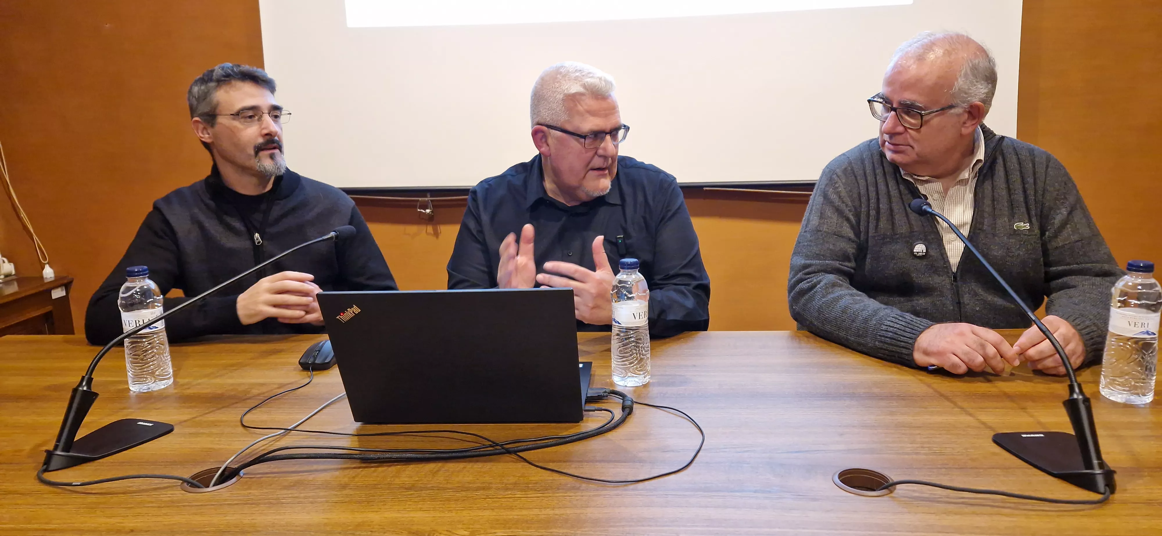 Presentación del libro de Buj y Adiego El hombre que enseñaba a leer. Foto Myriam Martínez