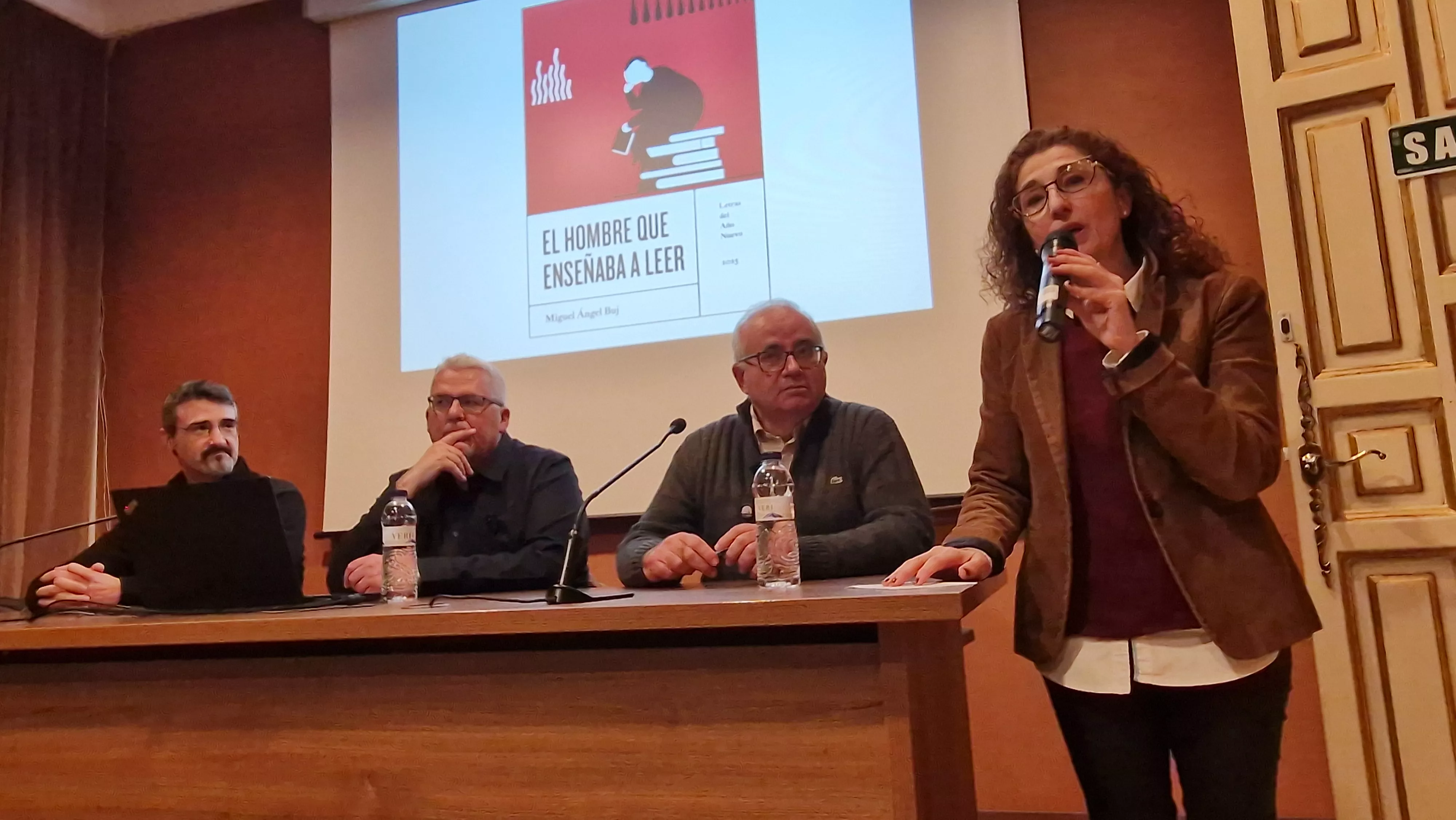 Presentación del libro de Buj y Adiego El hombre que enseñaba a leer. Foto Myriam Martínez