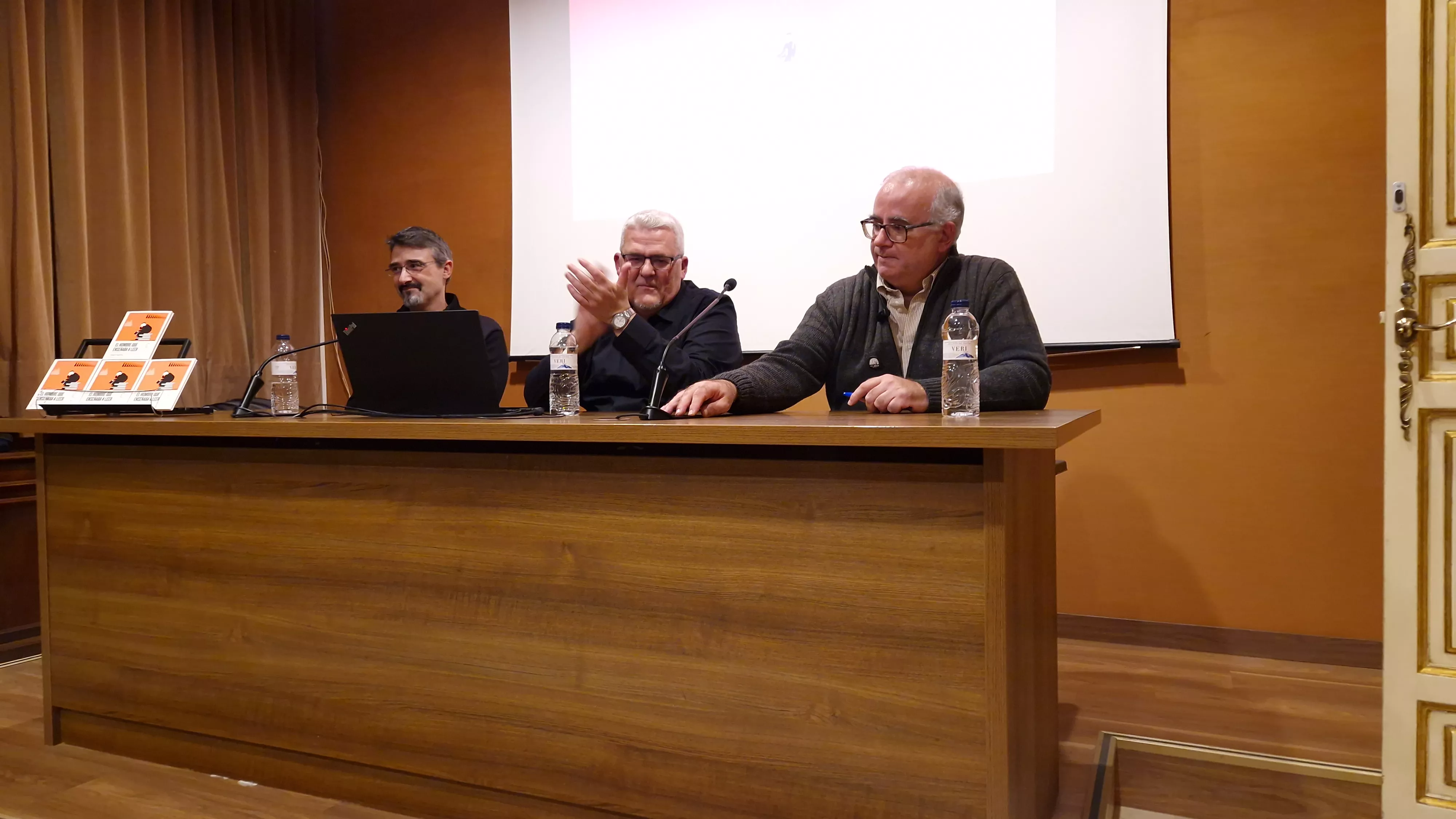 Presentación del libro de Buj y Adiego El hombre que enseñaba a leer. Foto Myriam Martínez