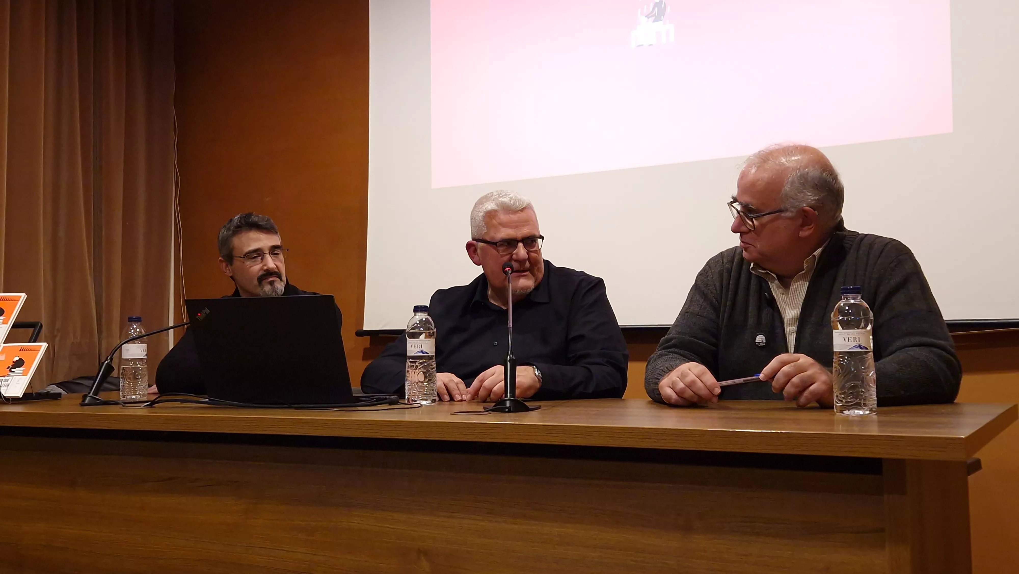 Presentación del libro de Buj y Adiego El hombre que enseñaba a leer. Foto Myriam Martínez
