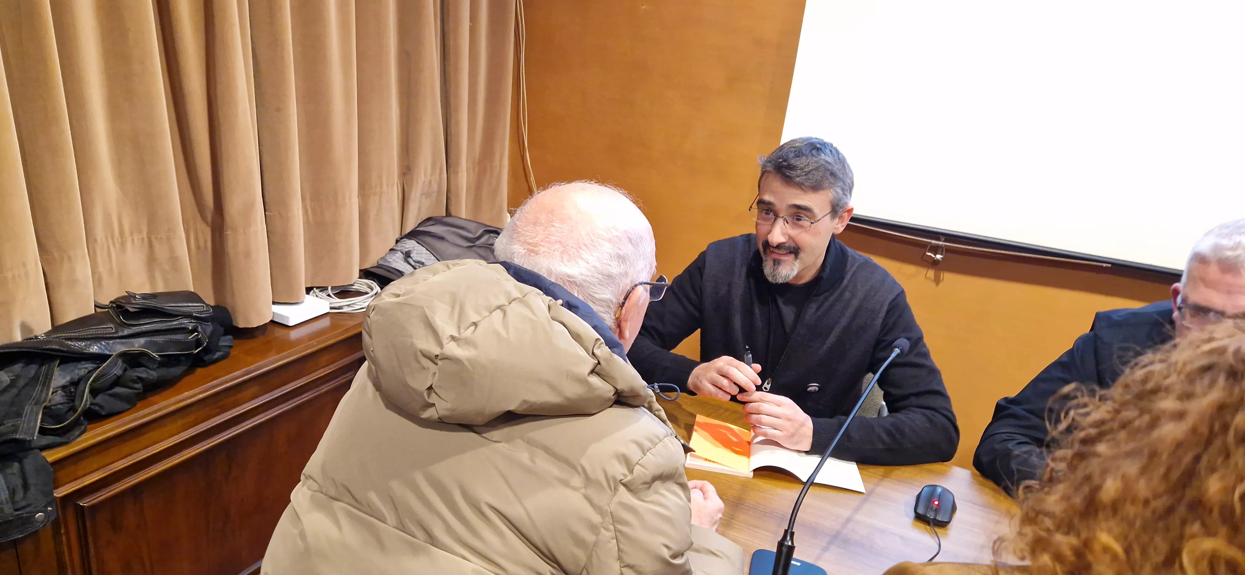 Presentación del libro de Buj y Adiego El hombre que enseñaba a leer. Foto Myriam Martínez