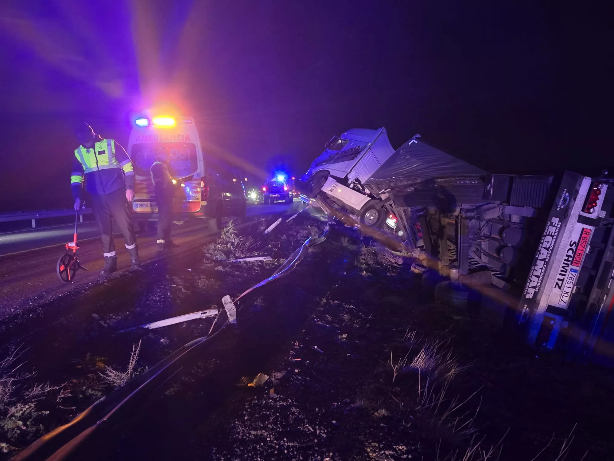 Imagen del camión siniestrado. Imagen del camión siniestrado.