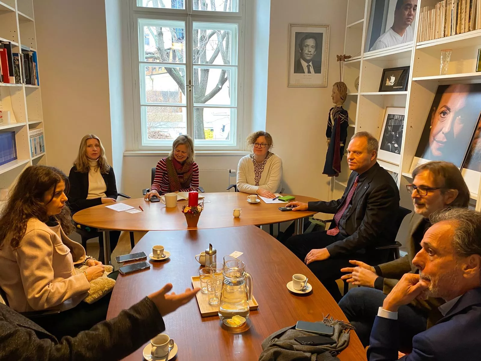 Comitiva oscense en la Biblioteca Havel de Praga y Bohemia central