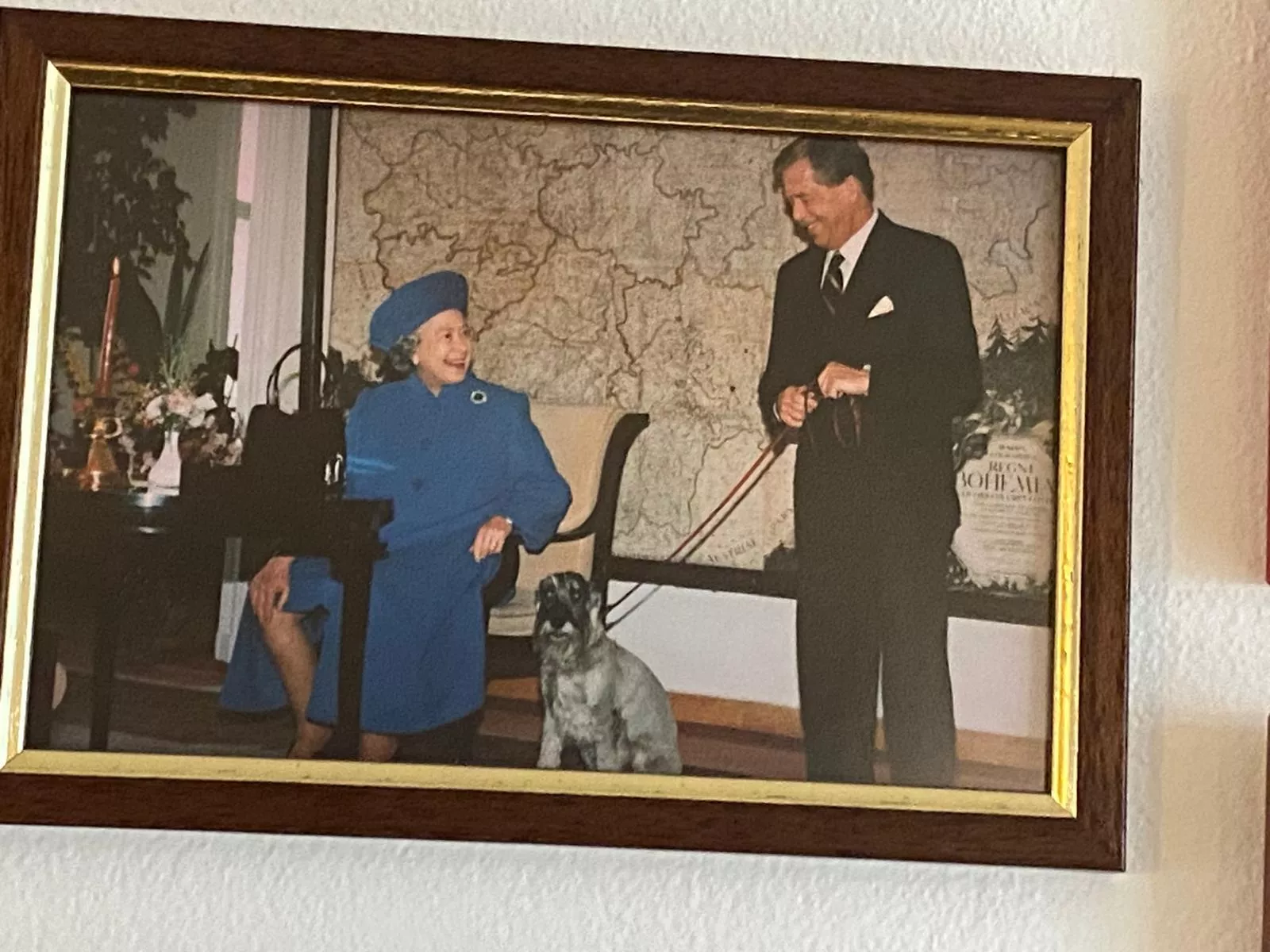 Comitiva oscense en la Biblioteca Havel de Praga y Bohemia central