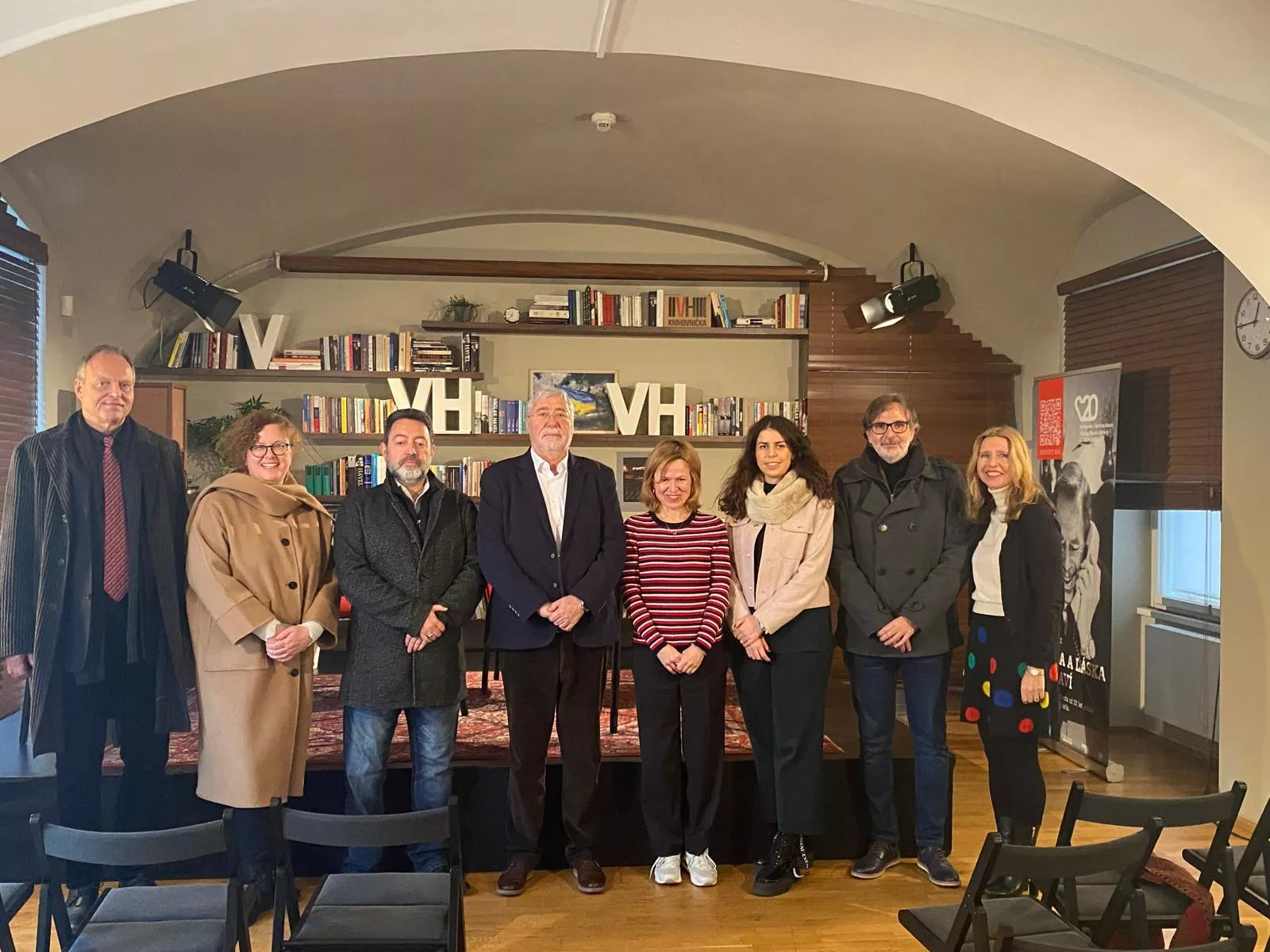 Comitiva oscense en la Biblioteca Havel de Praga y Bohemia central