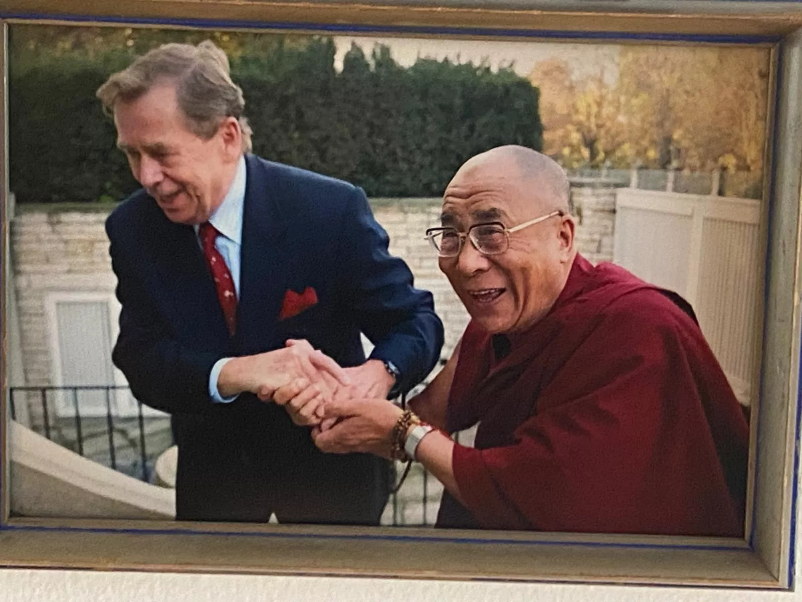 Comitiva oscense en la Biblioteca Havel de Praga y Bohemia central