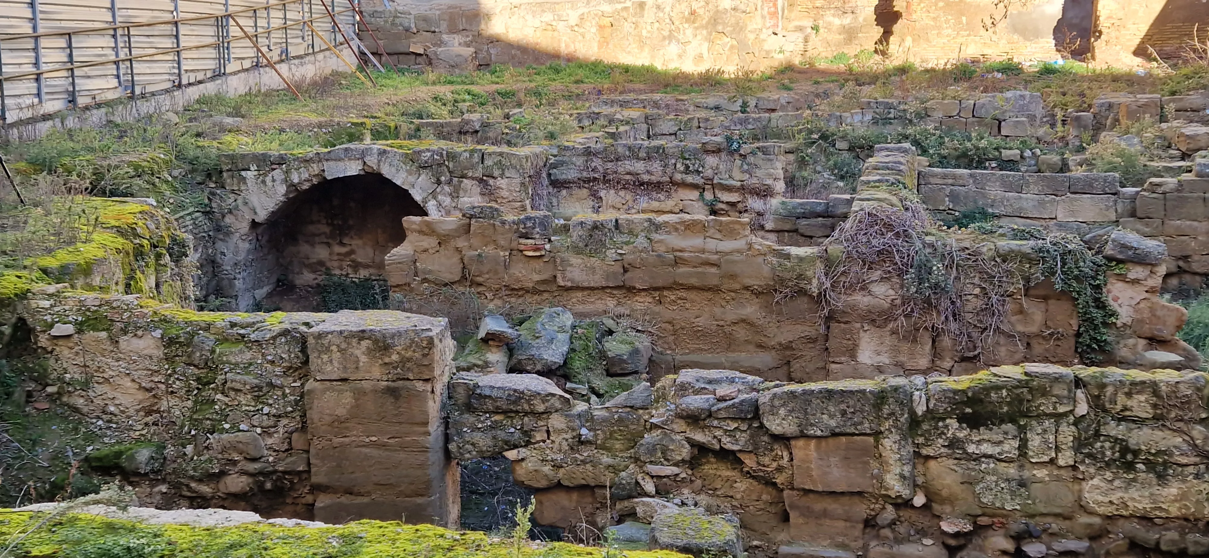 Solar de la calle Zarandia de Huesca que el Ayuntamiento va a recuperar. Foto Myriam Martínez