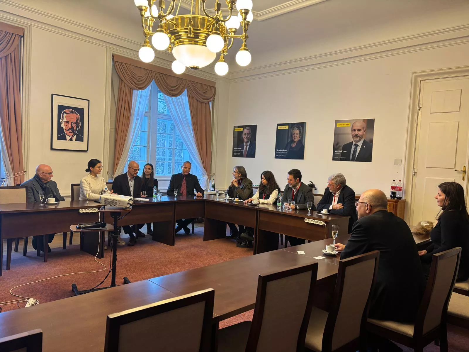 Comitiva oscense en la Biblioteca Havel de Praga y Bohemia central