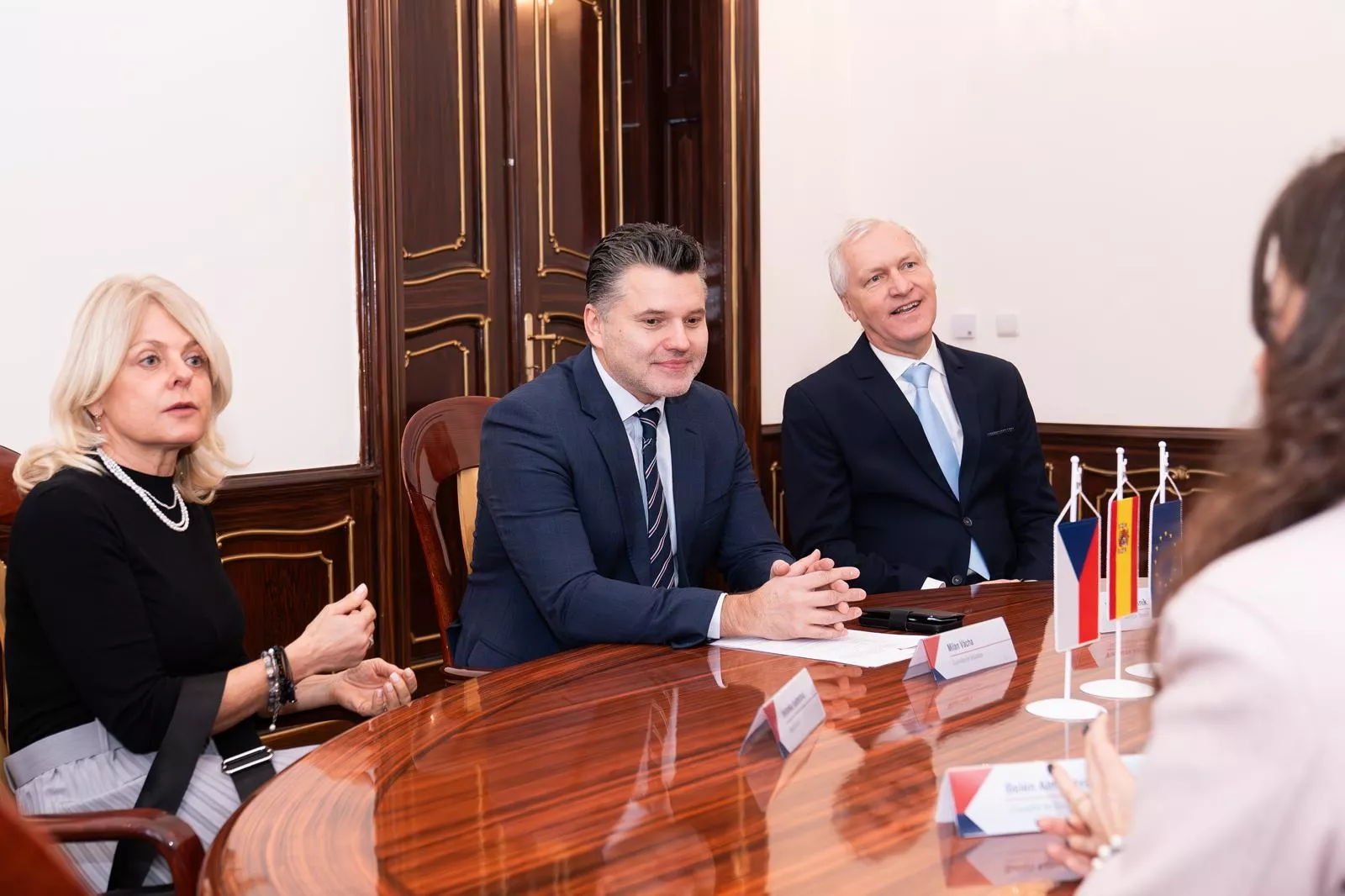 Comitiva oscense en la Biblioteca Havel de Praga y Bohemia central