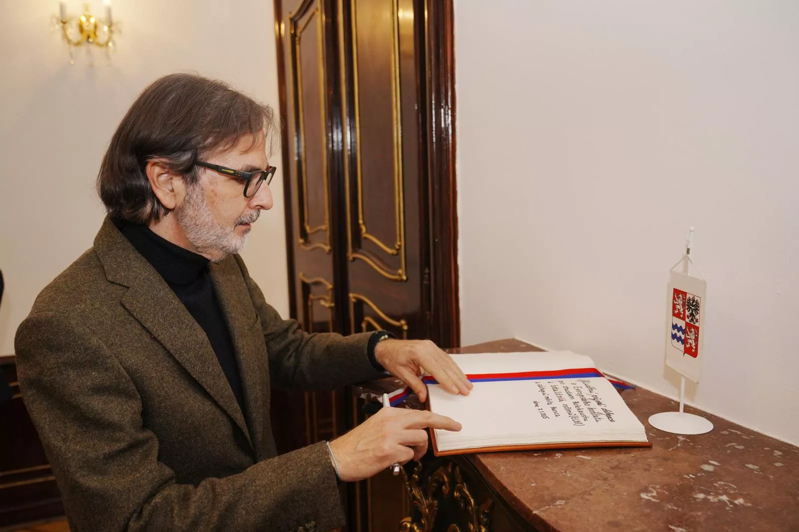 Comitiva oscense en la Biblioteca Havel de Praga y Bohemia central